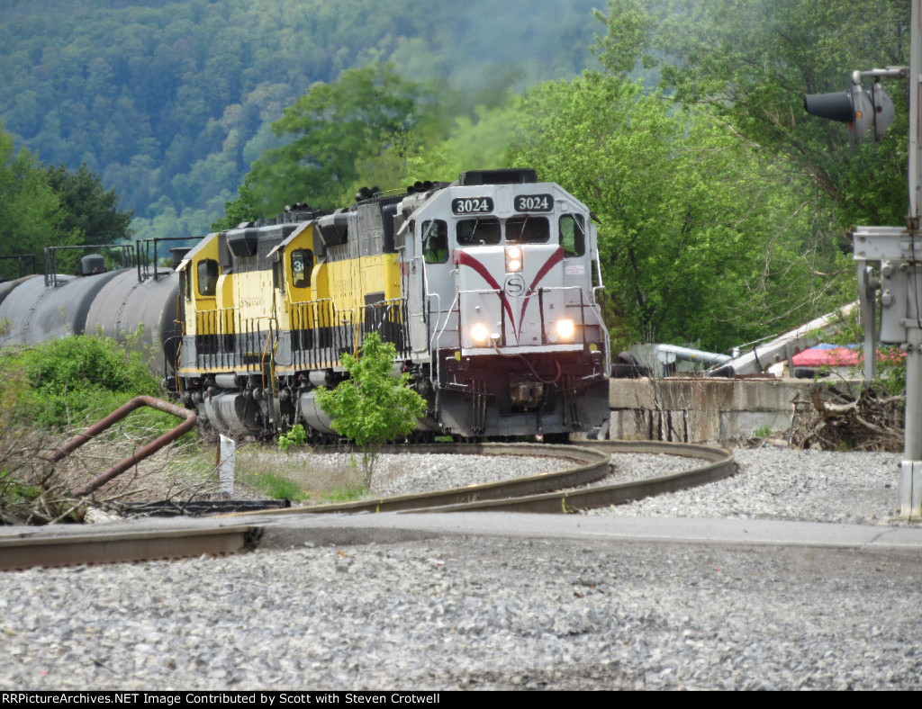 3024 leads the trio